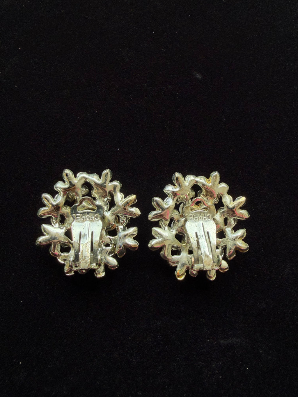 Charel White Flower Clip Earrings