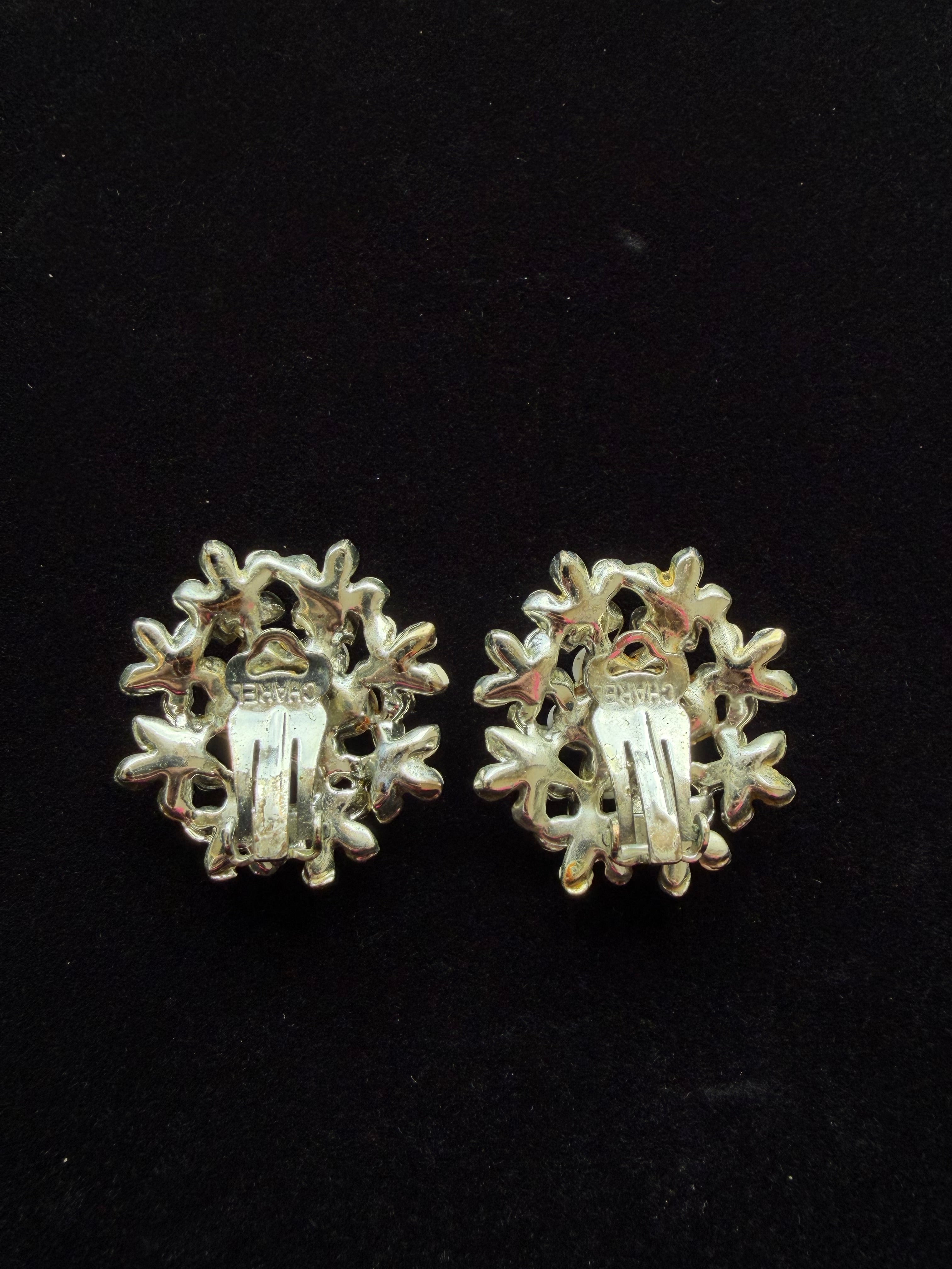 Charel White Flower Clip Earrings